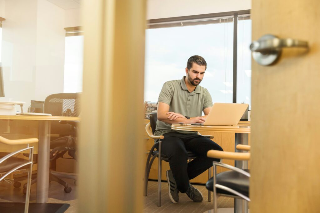 linkedin-sales-solutions-DXAyg_FJs8w-unsplash